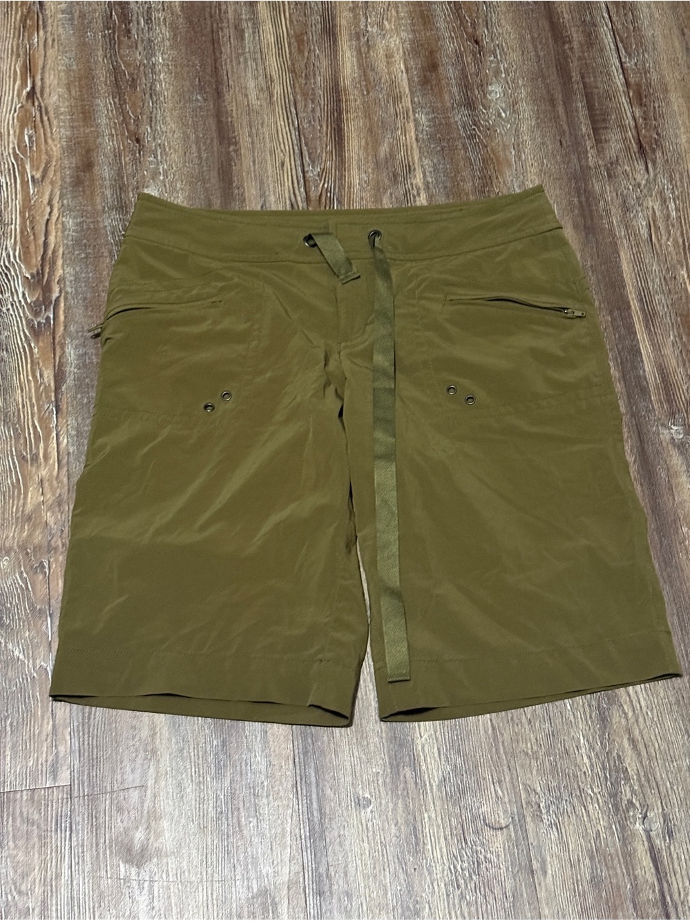 Athleta Breeze Bermuda Shorts Women's 4 Athletic High Rise Drawstring Army Green